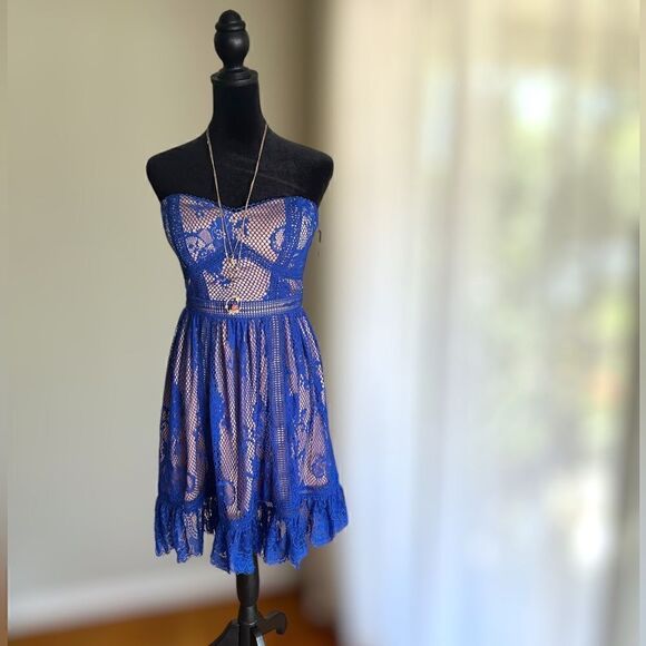New Lulu’s Ryse Jade Lace Strapless Dress in Royal Blue Size S - Picture 2 of 12